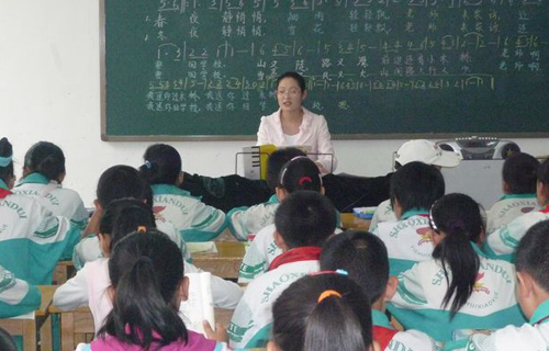 北京中小学教师开评“教授”
